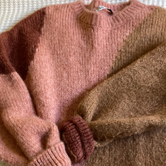 Zara Pullover Sweater - Picture 3 of 3